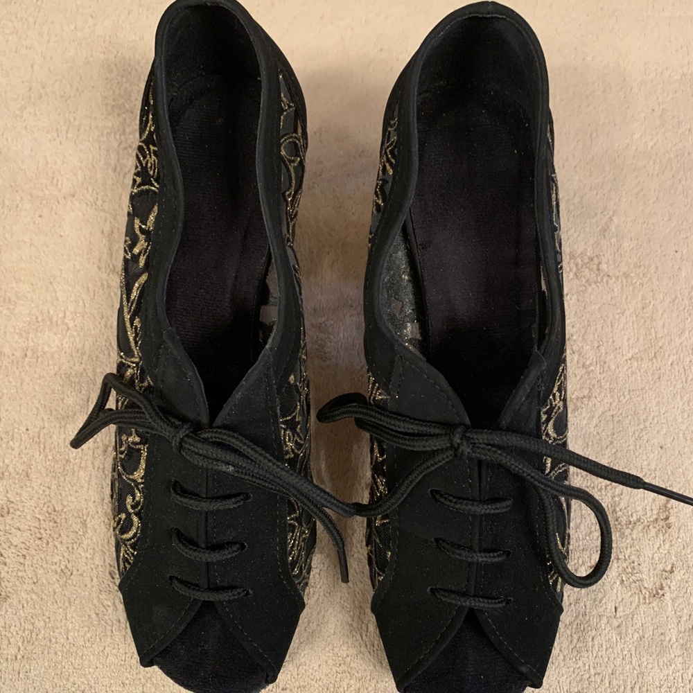 Women’s ballroom shoes